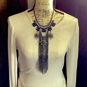 Blue jeweled chain mail necklace with earrings